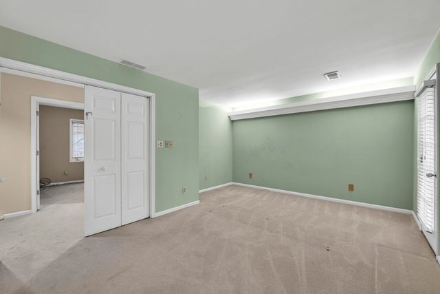 8 Heaton Court, Sugar Grove, IL 60554