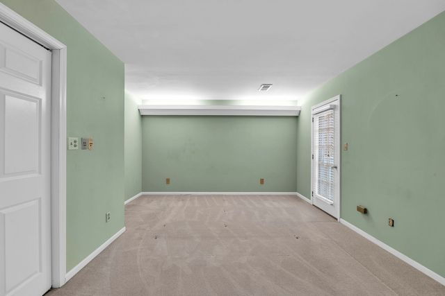 8 Heaton Court, Sugar Grove, IL 60554