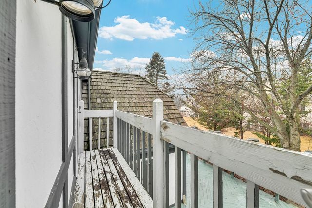 8 Heaton Court, Sugar Grove, IL 60554