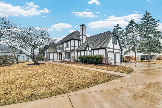 8 Heaton Court, Sugar Grove, IL 60554