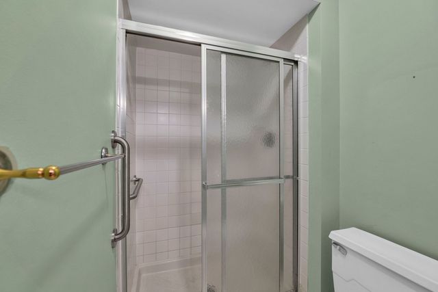 8 Heaton Court, Sugar Grove, IL 60554