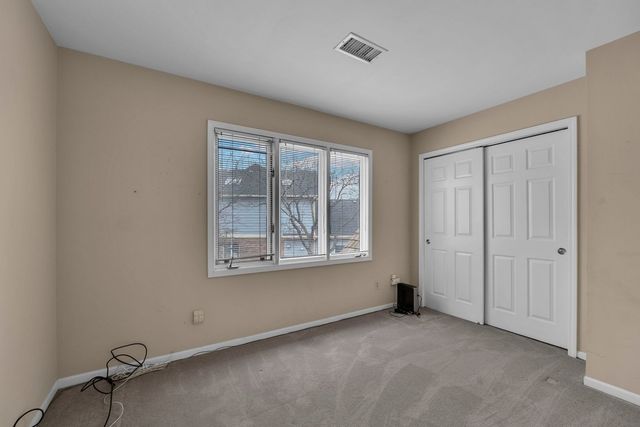 8 Heaton Court, Sugar Grove, IL 60554