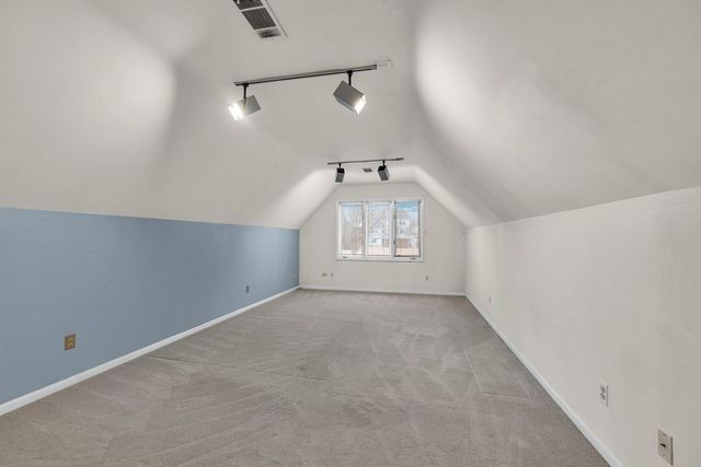 8 Heaton Court, Sugar Grove, IL 60554