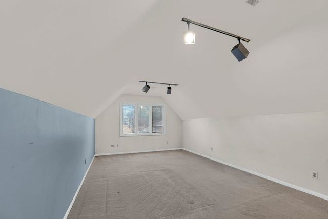 8 Heaton Court, Sugar Grove, IL 60554