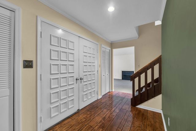 8 Heaton Court, Sugar Grove, IL 60554