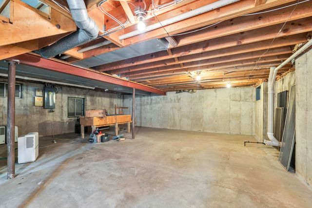 8 Heaton Court, Sugar Grove, IL 60554