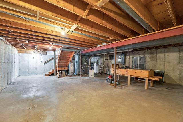 8 Heaton Court, Sugar Grove, IL 60554