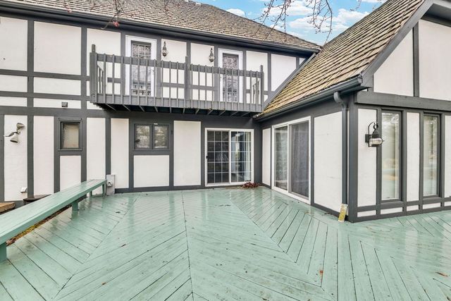 8 Heaton Court, Sugar Grove, IL 60554