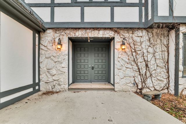 8 Heaton Court, Sugar Grove, IL 60554