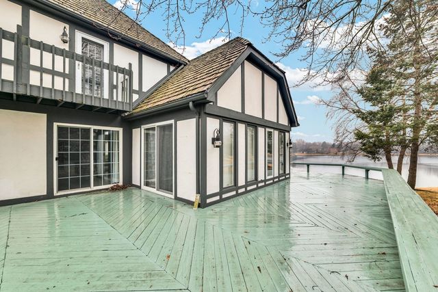 8 Heaton Court, Sugar Grove, IL 60554