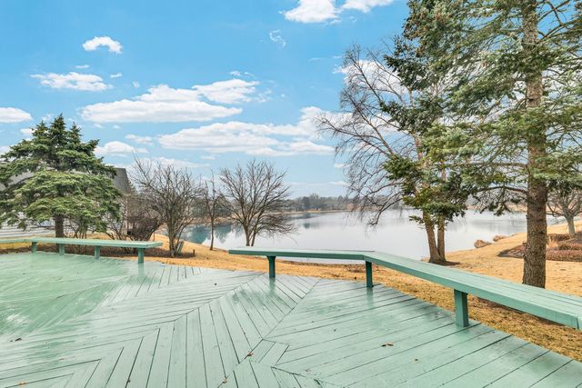 8 Heaton Court, Sugar Grove, IL 60554