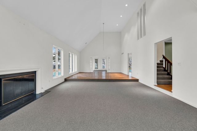 8 Heaton Court, Sugar Grove, IL 60554