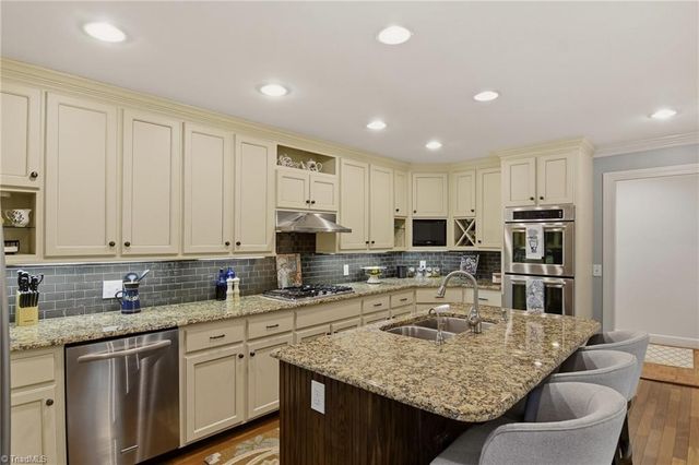 2862 Robinhood Road, Winston-salem, NC 27106