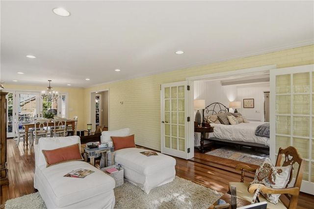 2862 Robinhood Road, Winston-salem, NC 27106