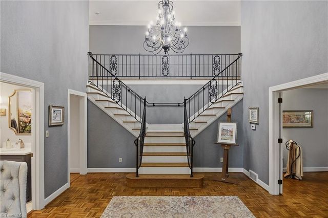2862 Robinhood Road, Winston-salem, NC 27106