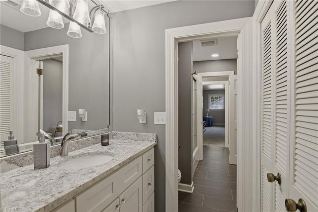 2862 Robinhood Road, Winston-salem, NC 27106