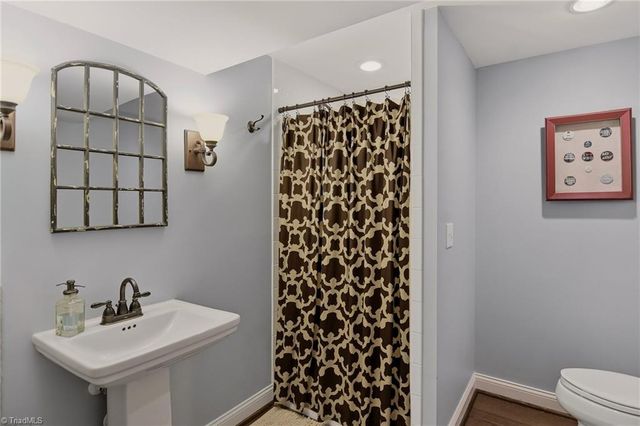 2862 Robinhood Road, Winston-salem, NC 27106