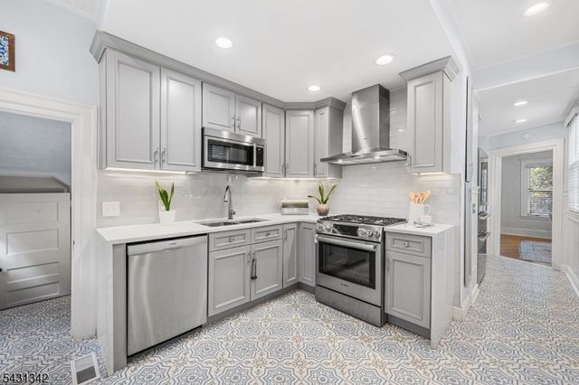 296 Ridgewood Ave, Glen Ridge Boro Twp., NJ 07028