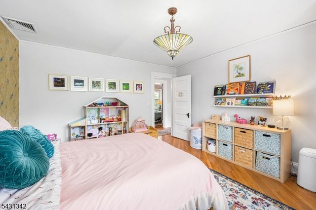 296 Ridgewood Ave, Glen Ridge Boro Twp., NJ 07028
