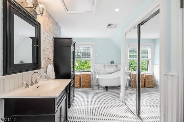 296 Ridgewood Ave, Glen Ridge Boro Twp., NJ 07028