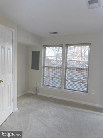 4142 FAIRFAX CENTER CREEK DR, Fairfax, VA 22030