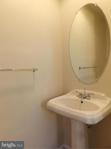 4142 FAIRFAX CENTER CREEK DR, Fairfax, VA 22030