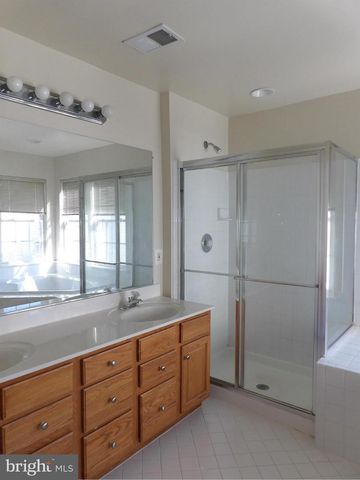 4142 FAIRFAX CENTER CREEK DR, Fairfax, VA 22030