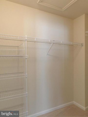 4142 FAIRFAX CENTER CREEK DR, Fairfax, VA 22030