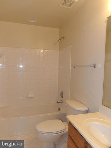 4142 FAIRFAX CENTER CREEK DR, Fairfax, VA 22030