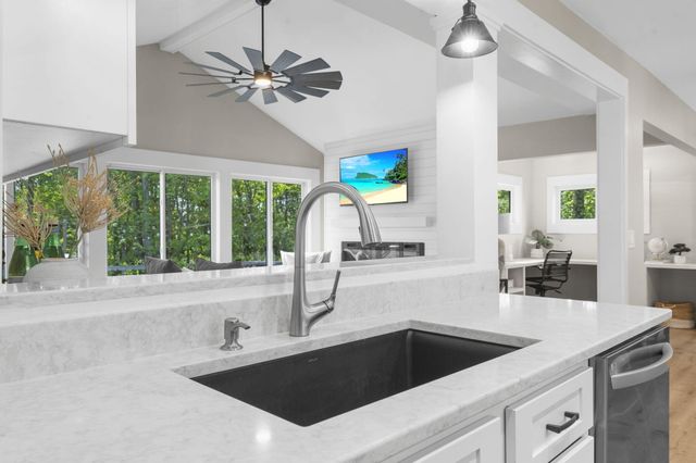 978 Law Lane, Mount Pleasant, SC 29464