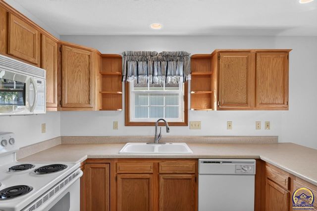 4017 NW Fielding TER, Topeka, KS 66618