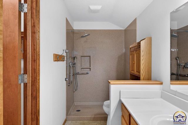 4017 NW Fielding TER, Topeka, KS 66618