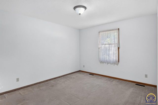 4017 NW Fielding TER, Topeka, KS 66618