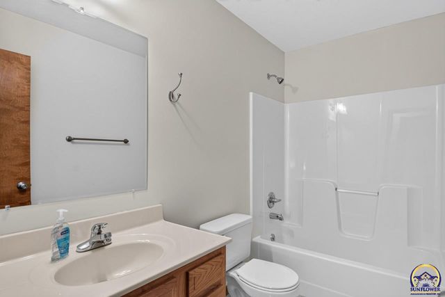 4017 NW Fielding TER, Topeka, KS 66618