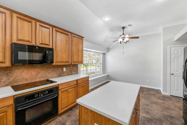 1181 Noble Avenue, Lantana, TX 76226