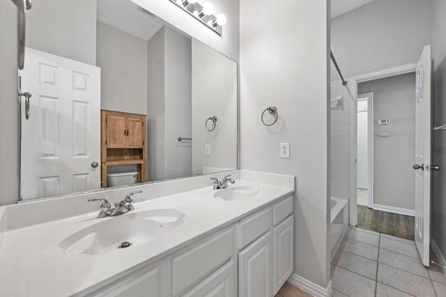 1181 Noble Avenue, Lantana, TX 76226