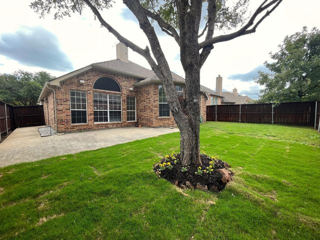 1181 Noble Avenue, Lantana, TX 76226