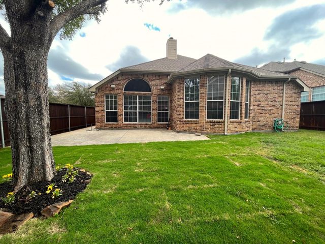 1181 Noble Avenue, Lantana, TX 76226