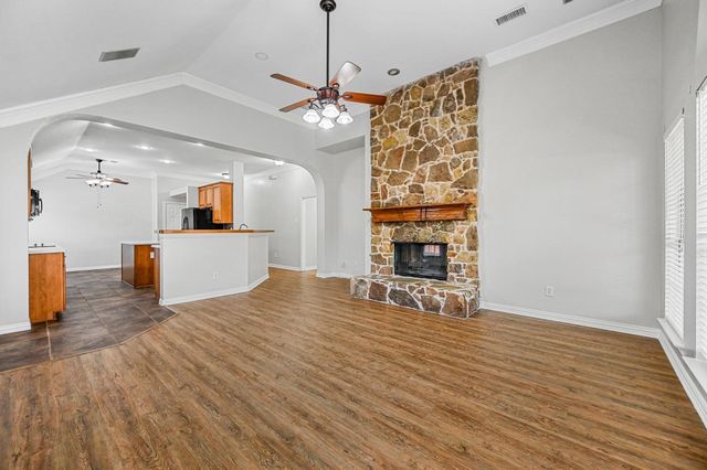 1181 Noble Avenue, Lantana, TX 76226