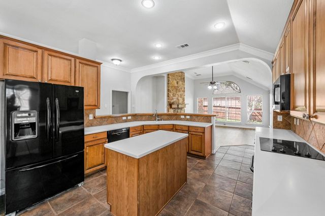 1181 Noble Avenue, Lantana, TX 76226