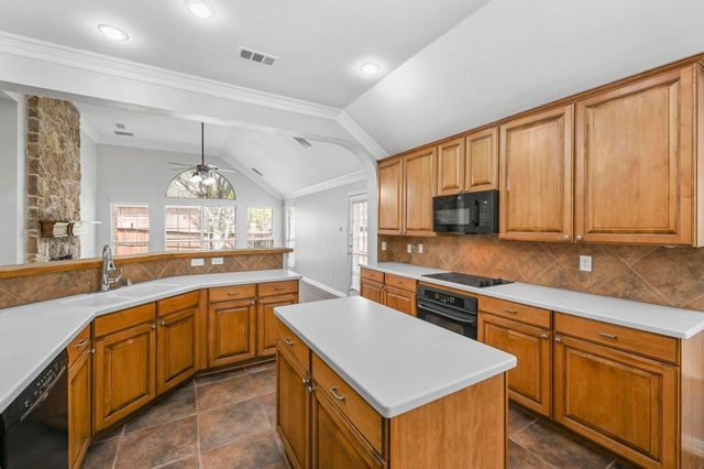 1181 Noble Avenue, Lantana, TX 76226