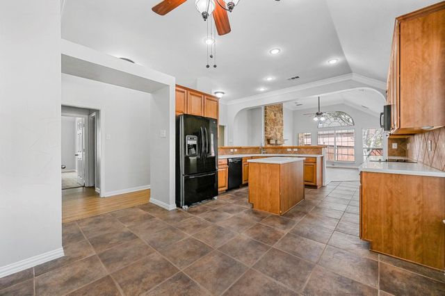 1181 Noble Avenue, Lantana, TX 76226