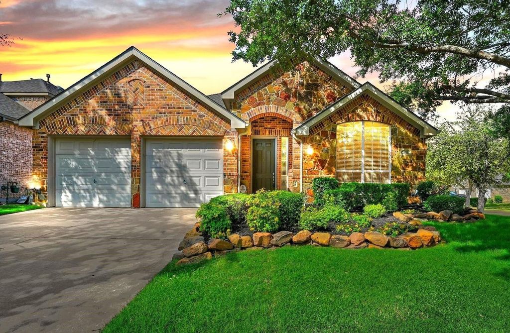 1181 Noble Avenue, Lantana, TX 76226