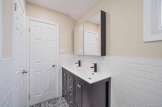 1 Yardley Lane, Nesconset, NY 11767