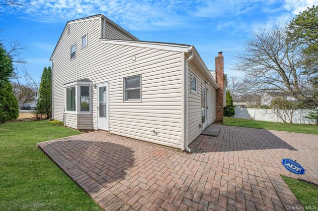 1 Yardley Lane, Nesconset, NY 11767