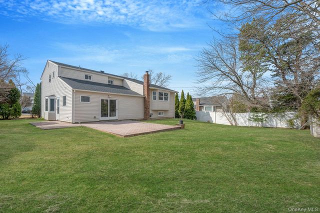 1 Yardley Lane, Nesconset, NY 11767