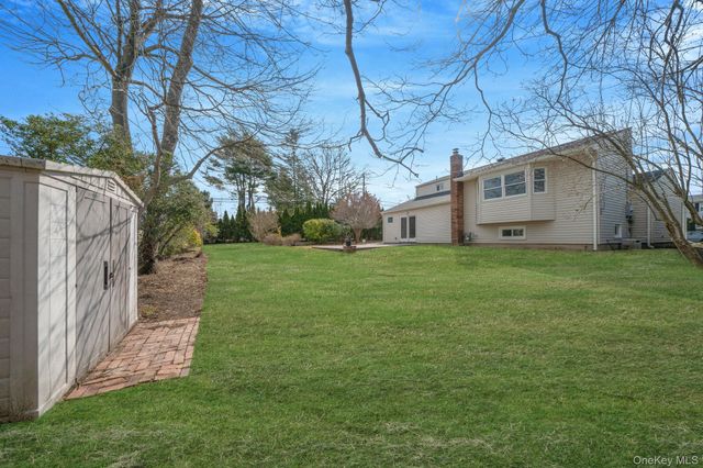 1 Yardley Lane, Nesconset, NY 11767