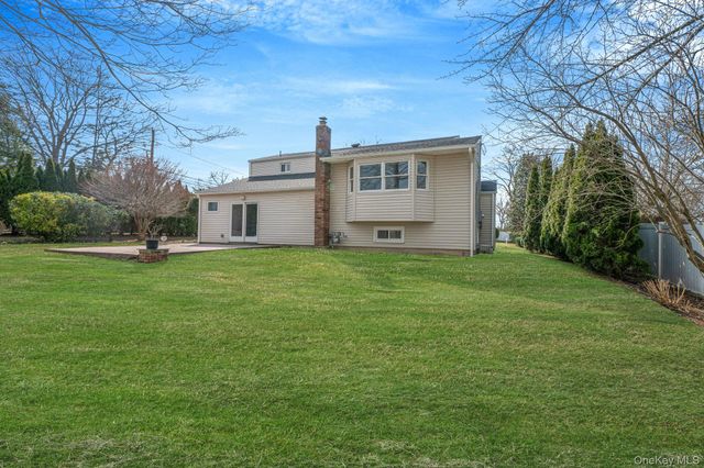 1 Yardley Lane, Nesconset, NY 11767