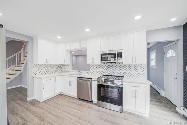 1 Yardley Lane, Nesconset, NY 11767