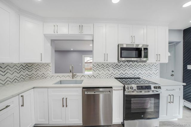 1 Yardley Lane, Nesconset, NY 11767